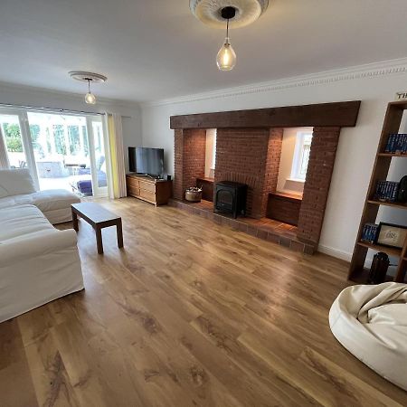 5 Bedroom 4 Bathroom Gym Playroom Country Home เลมิงตันสปา ภายนอก รูปภาพ