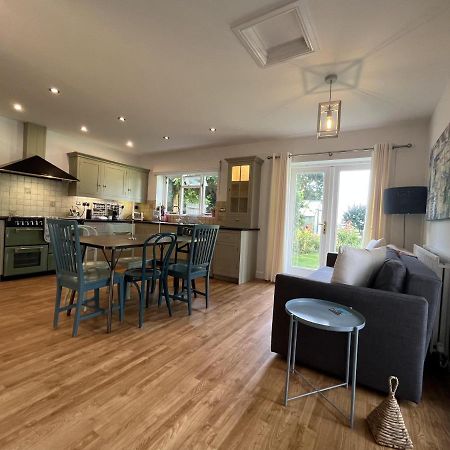 5 Bedroom 4 Bathroom Gym Playroom Country Home เลมิงตันสปา ภายนอก รูปภาพ