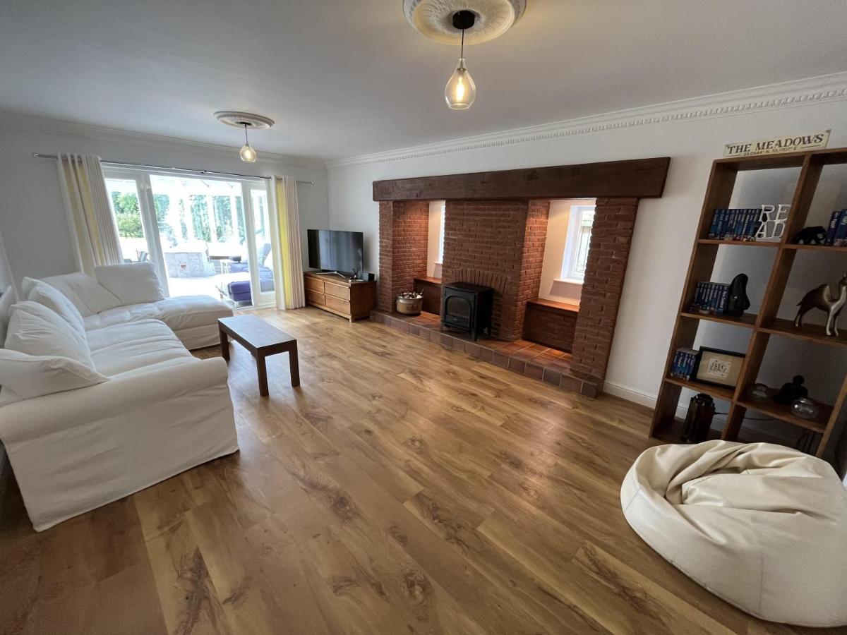 5 Bedroom 4 Bathroom Gym Playroom Country Home เลมิงตันสปา ภายนอก รูปภาพ