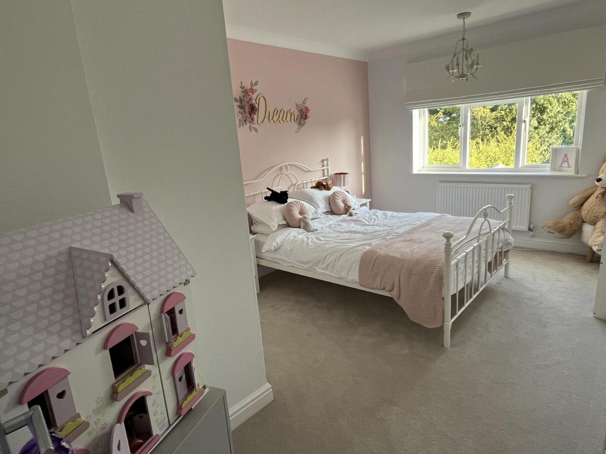5 Bedroom 4 Bathroom Gym Playroom Country Home เลมิงตันสปา ภายนอก รูปภาพ
