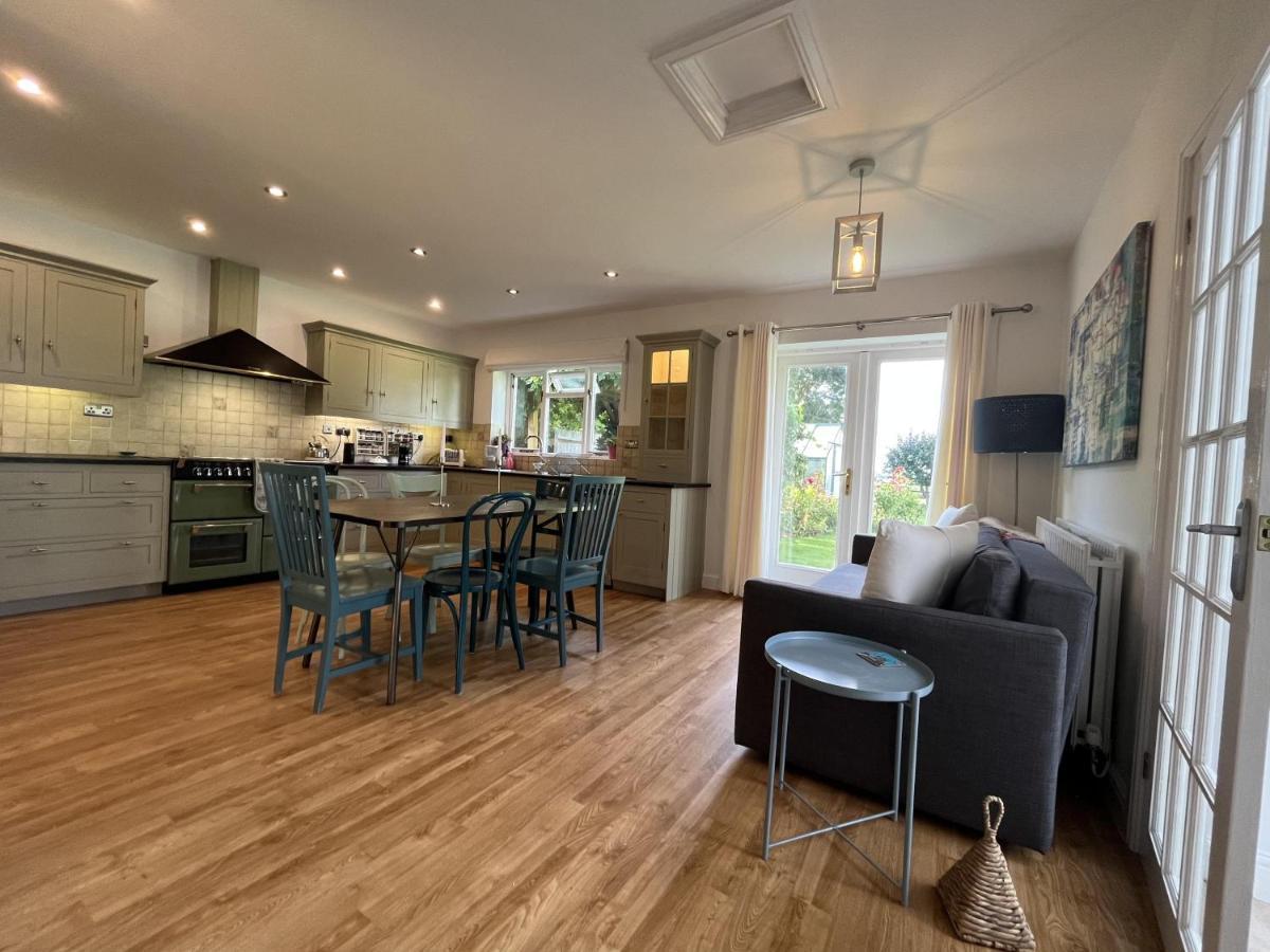 5 Bedroom 4 Bathroom Gym Playroom Country Home เลมิงตันสปา ภายนอก รูปภาพ